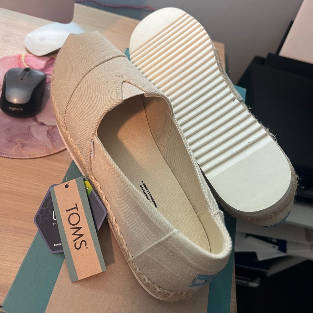 🤍NWT TOMS🤍 Alpargata Platform Shoes